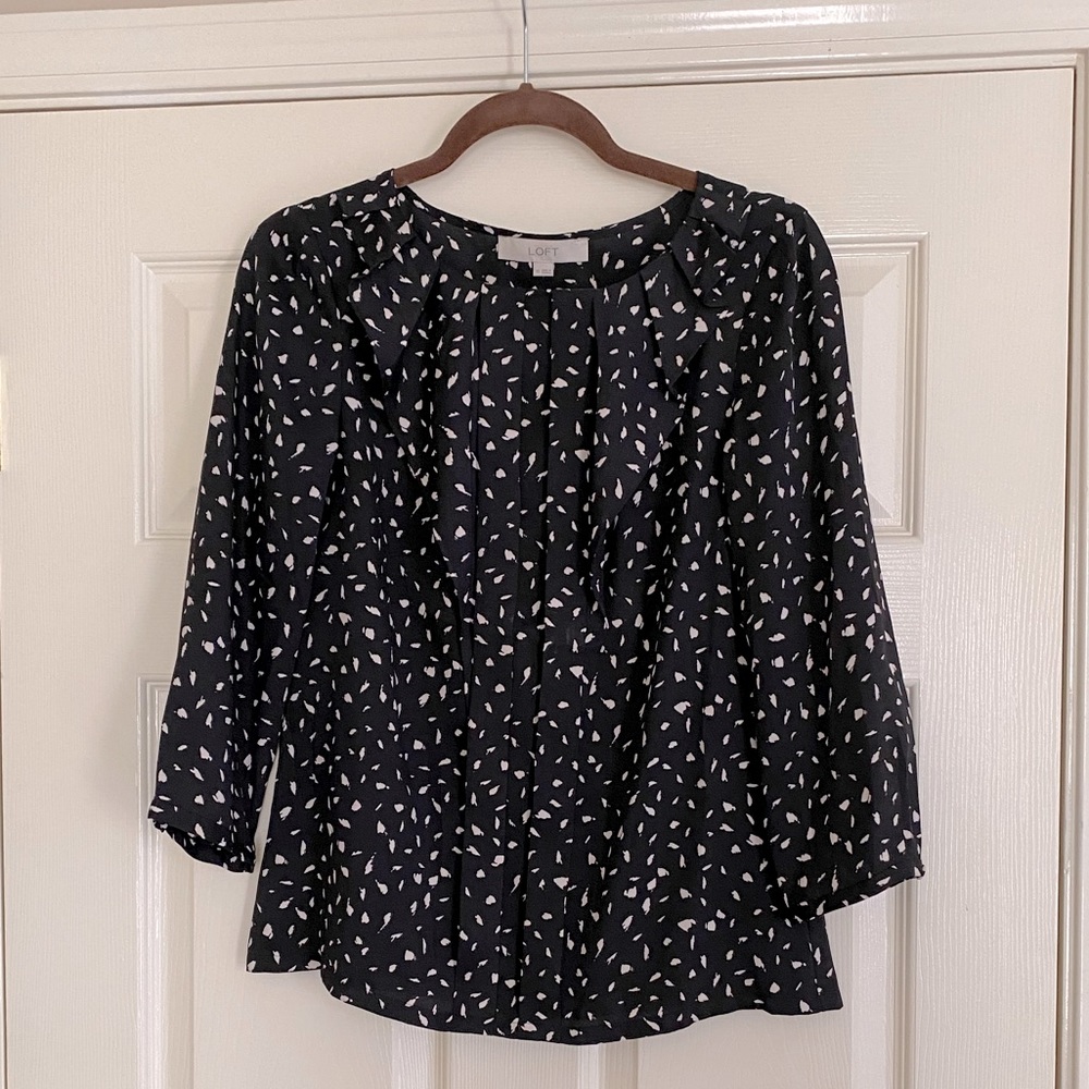 Loft; women’s size XS; good condition; 3/4 length sleeves